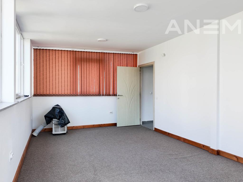 Office for rent 100m²+50m² in the Calabria neighborhood