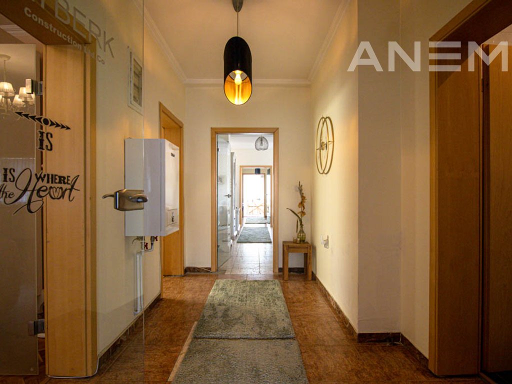 Kat shtëpie me qira 280m² në Pejton