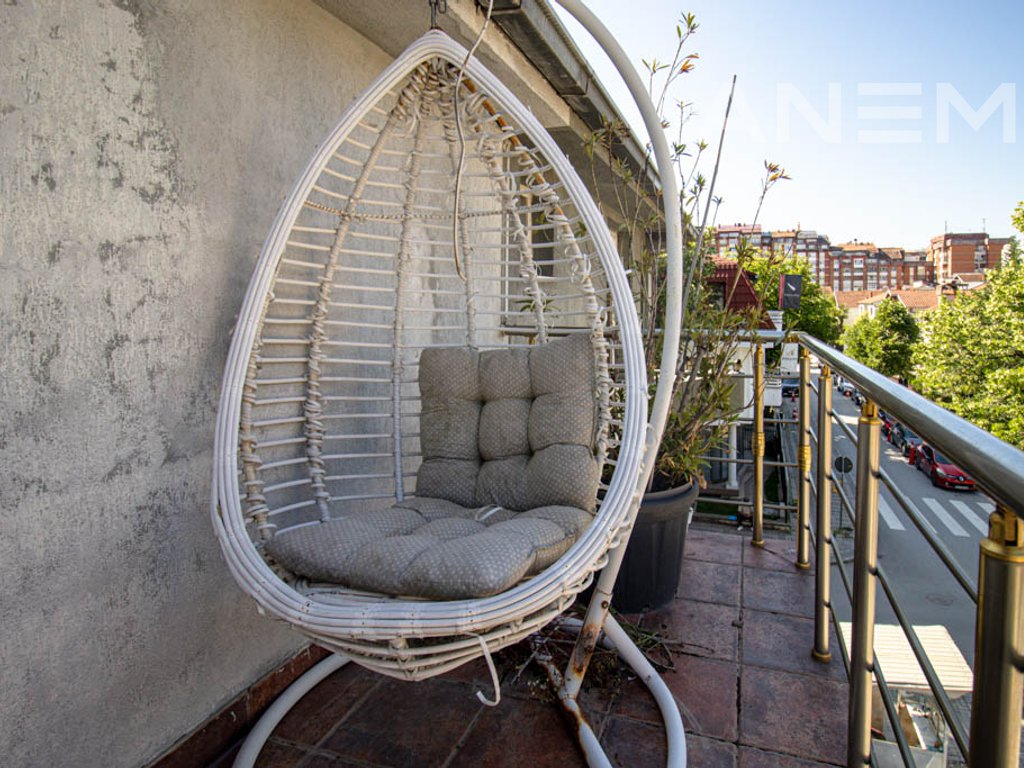 Kat shtëpie me qira 280m² në Pejton