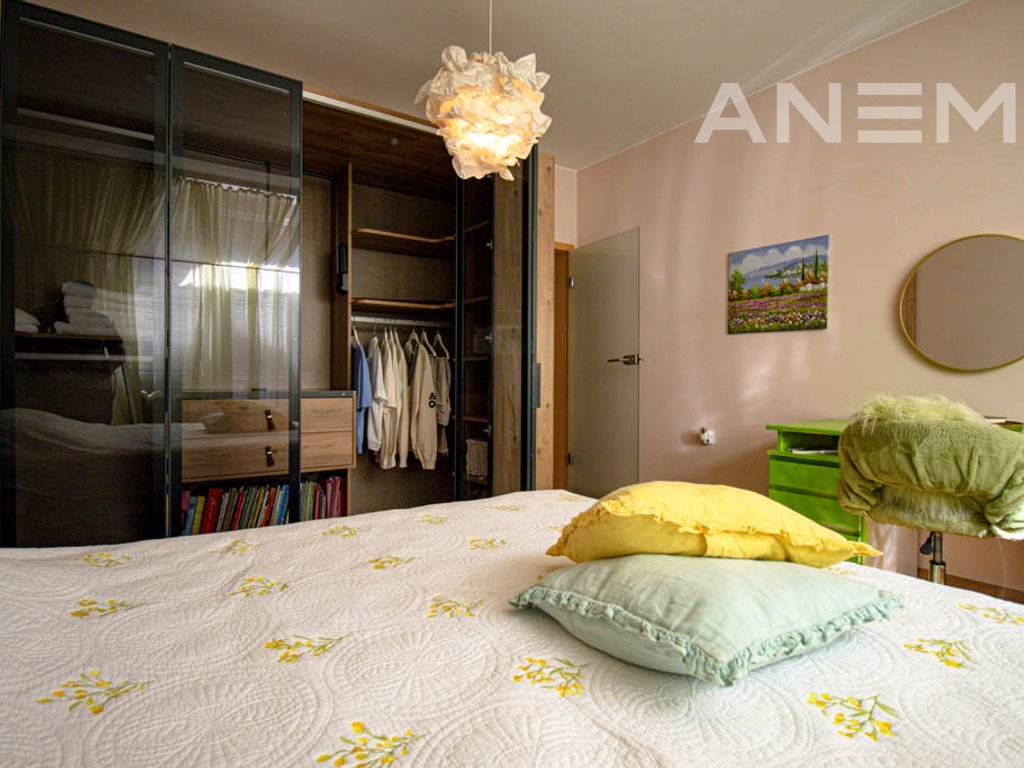 Kat shtëpie me qira 280m² në Pejton