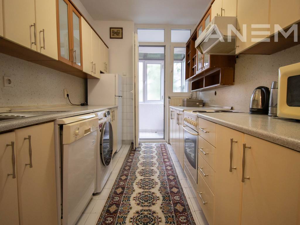 3-bedroom apartment for rent in the Bregu i Diellit neighborhood