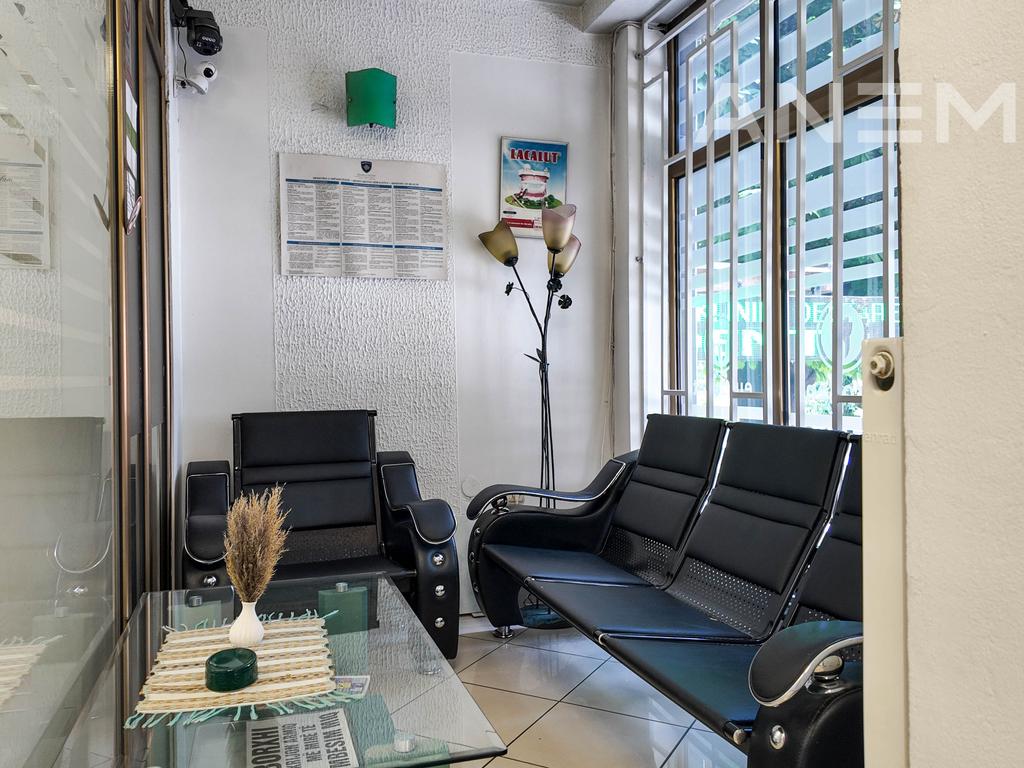 Commercial space for rent 50m² in the Center