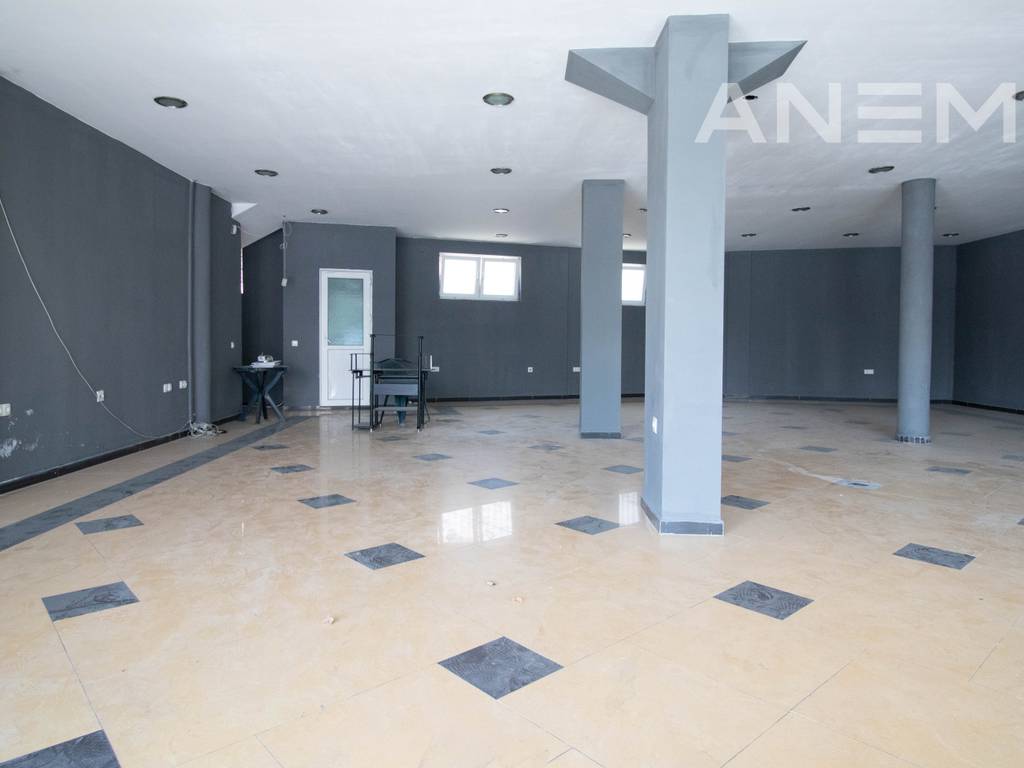 Commercial space for rent 360m² in the Center