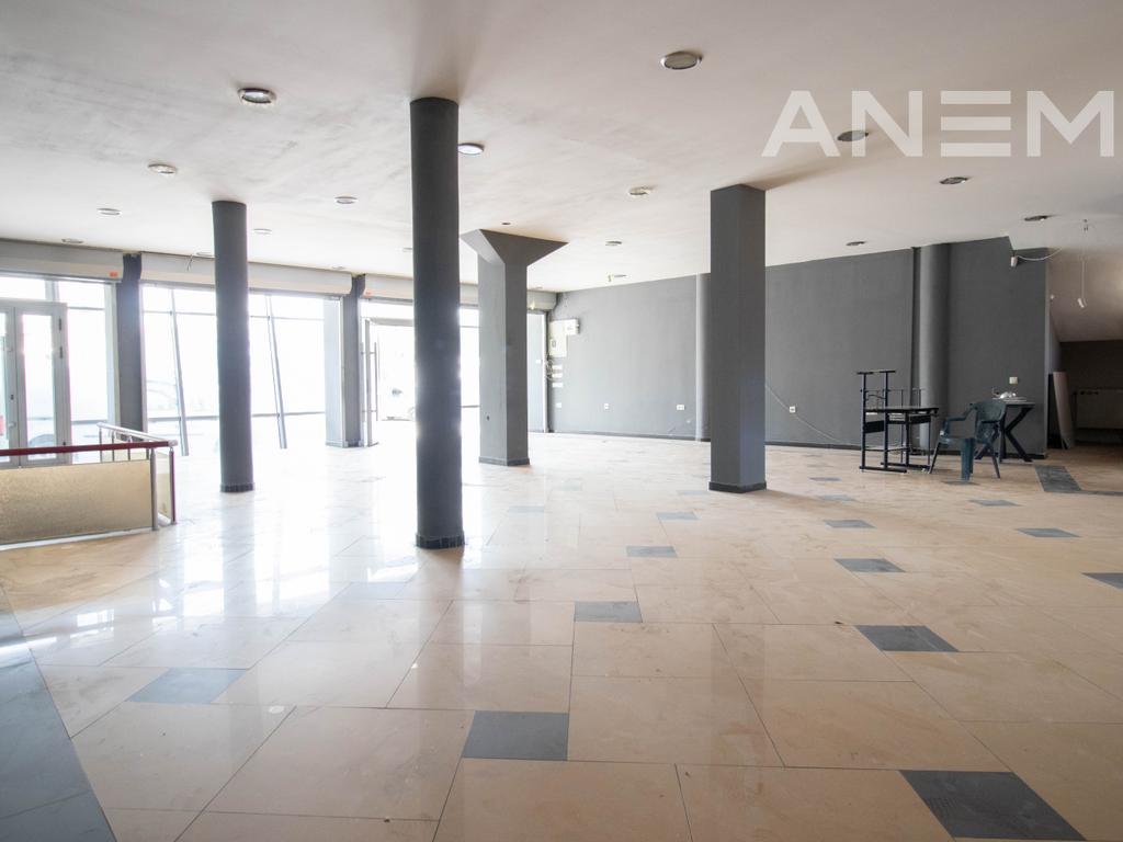 Commercial space for rent 360m² in the Center