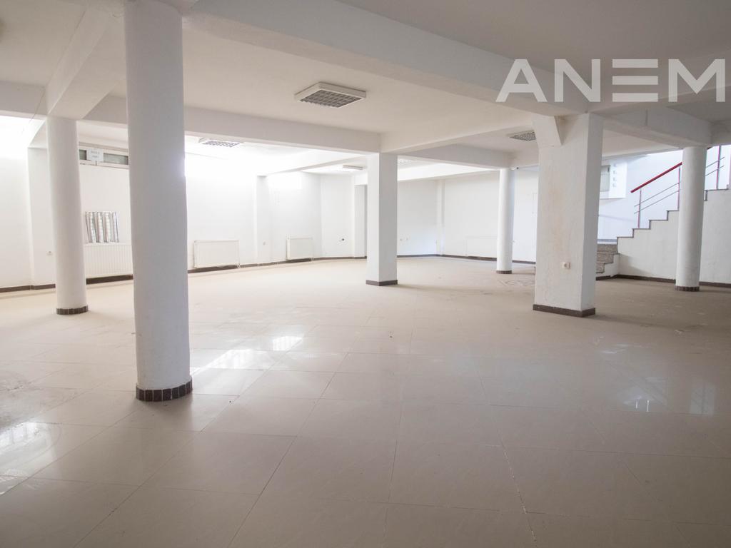 Commercial space for rent 360m² in the Center