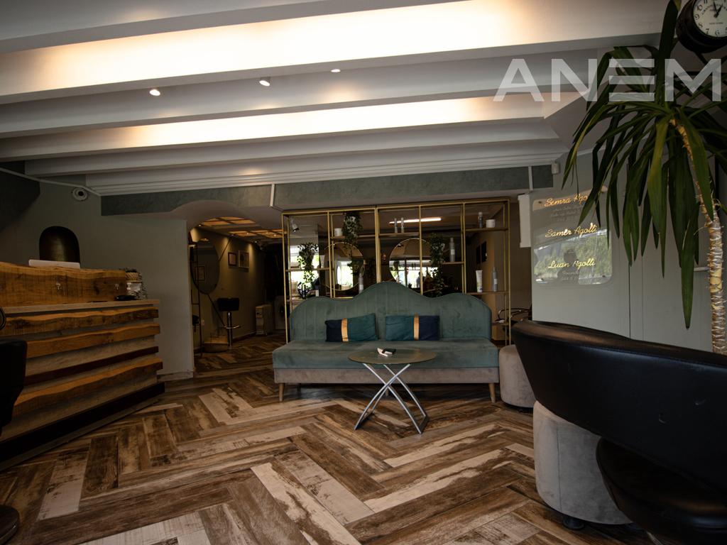 Lokal me qira 70m² në Qendër