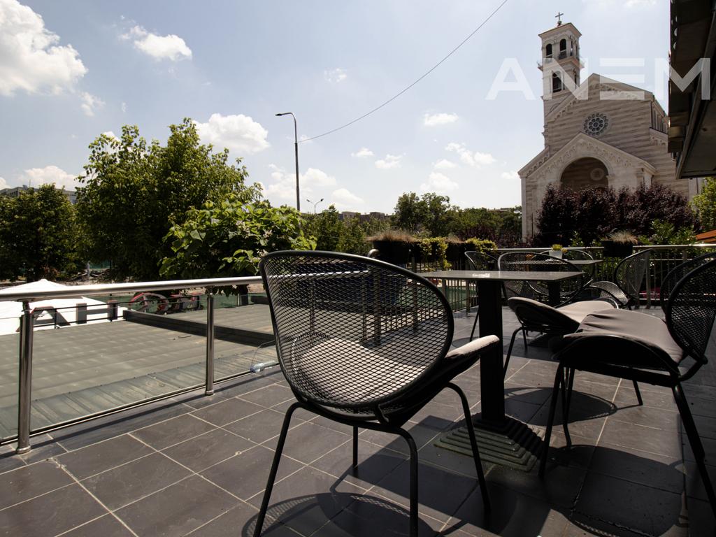 Lokal me qira 70m² në Qendër