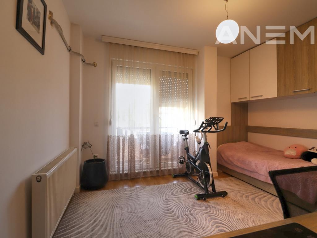 4-bedroom apartment for rent in Bregu i Diellit neighborhood