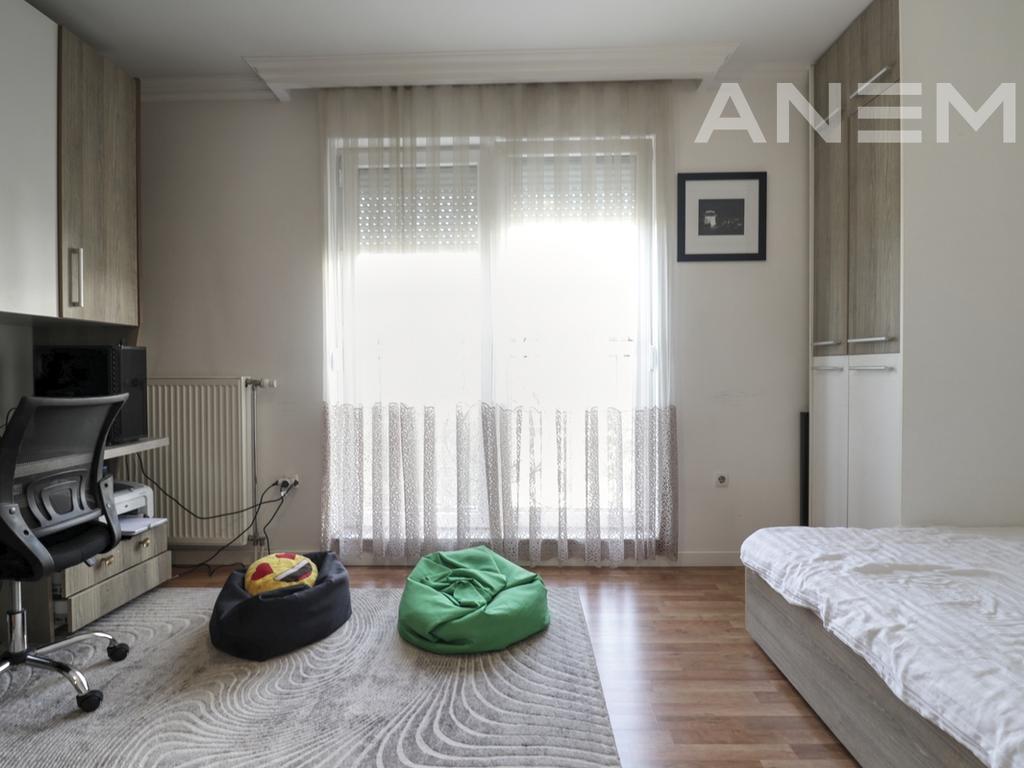 4-bedroom apartment for rent in Bregu i Diellit neighborhood