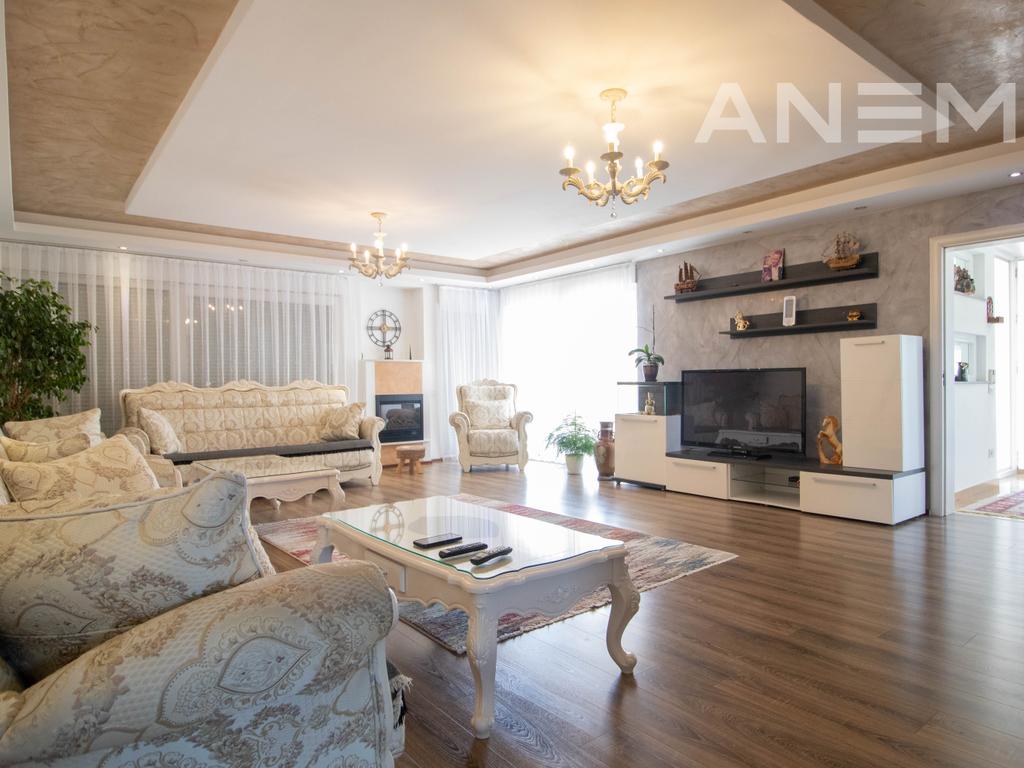 House for sale 412m² in Hajvali.