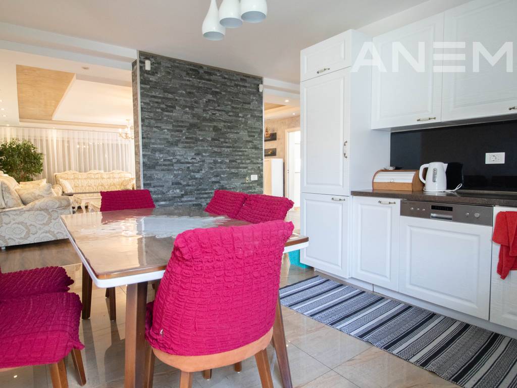 House for sale 412m² in Hajvali.