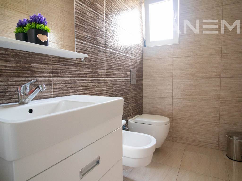 House for sale 412m² in Hajvali.
