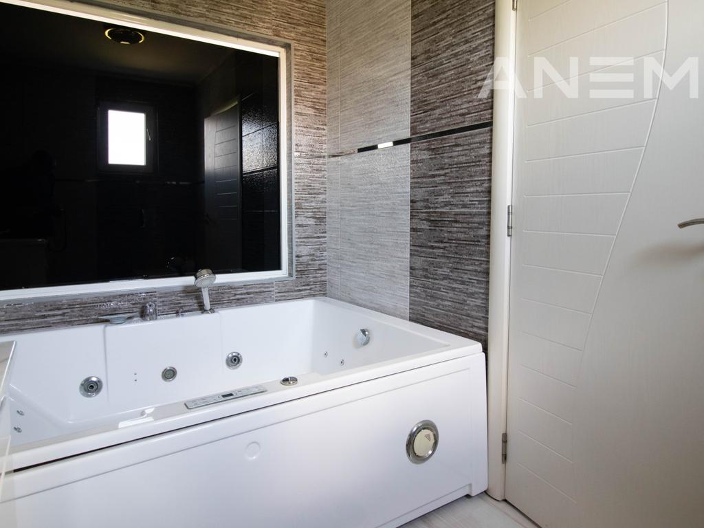 House for sale 412m² in Hajvali.
