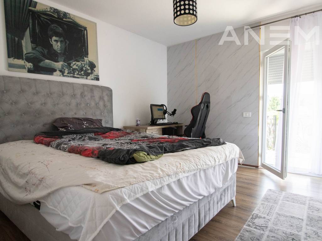 House for sale 412m² in Hajvali.