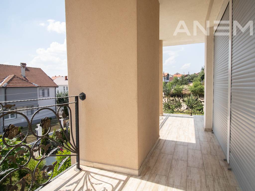 House for sale 412m² in Hajvali.