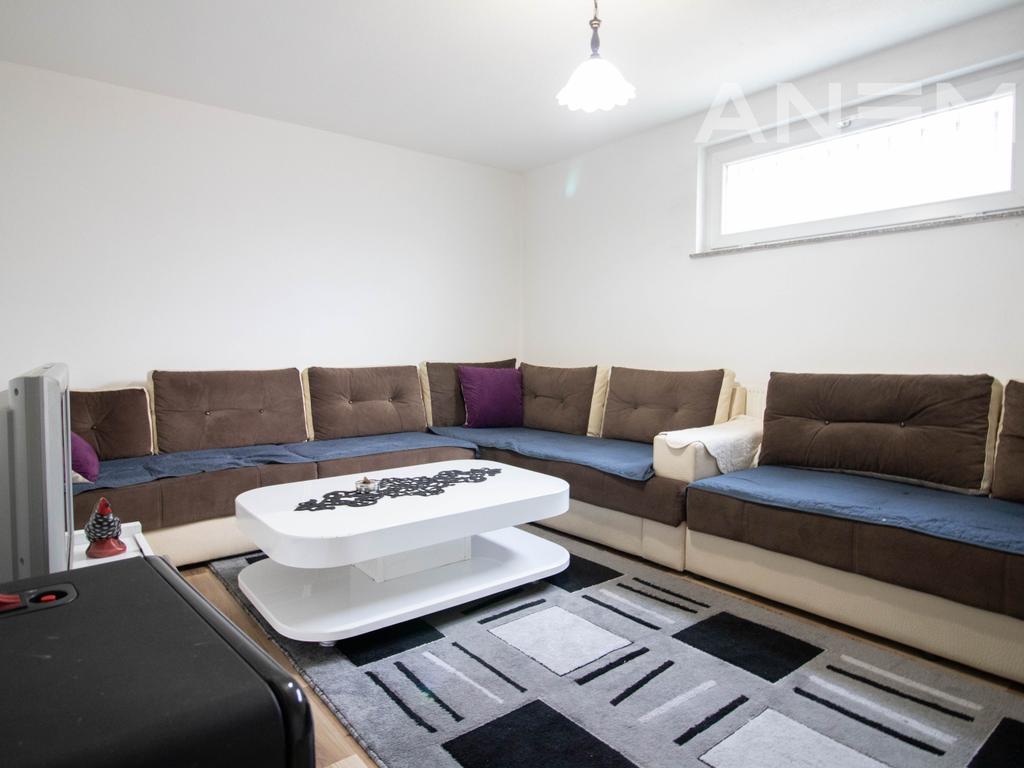 House for sale 412m² in Hajvali.