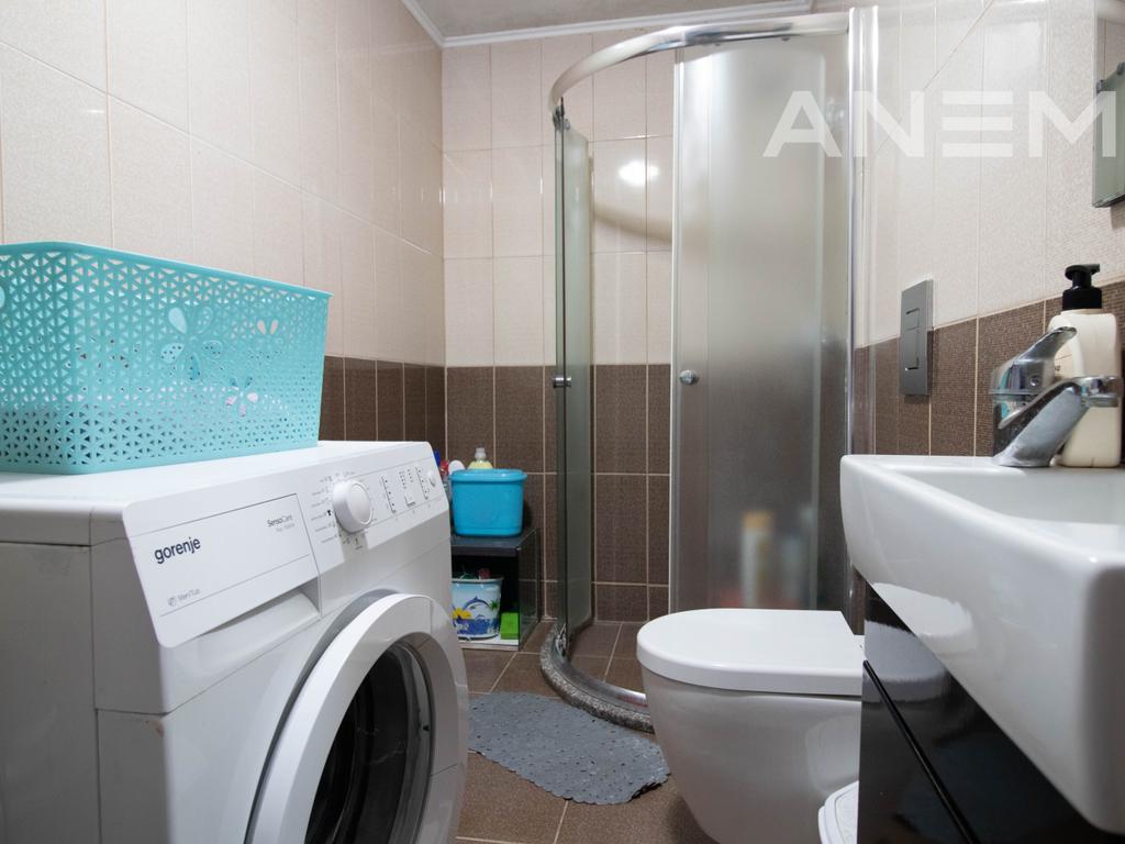 House for sale 412m² in Hajvali.