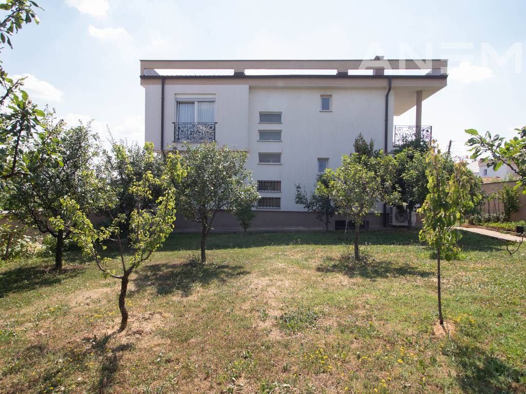 House for sale 412m² in Hajvali.