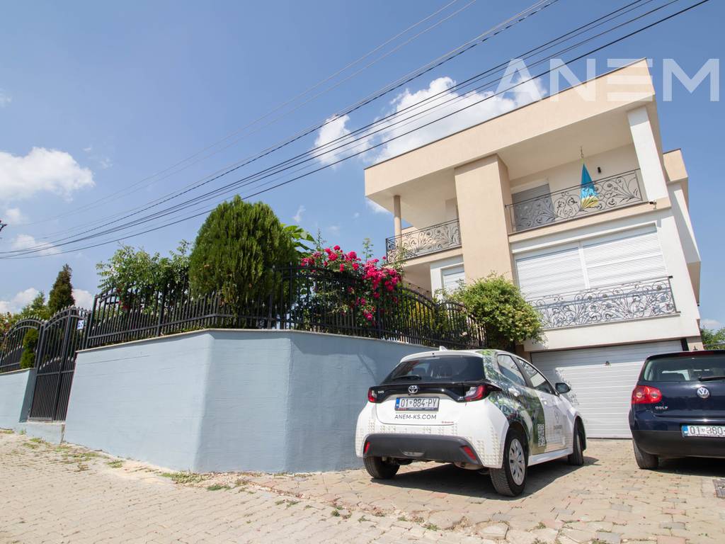 House for sale 412m² in Hajvali.