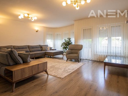 Shtëpi me dy hyrje në shitje 800m² në Veternik