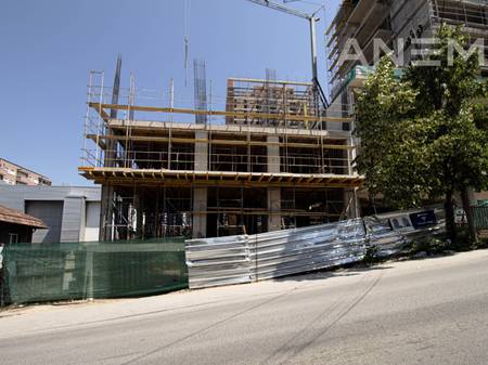 Objekt me qira 1850m² në Aktash