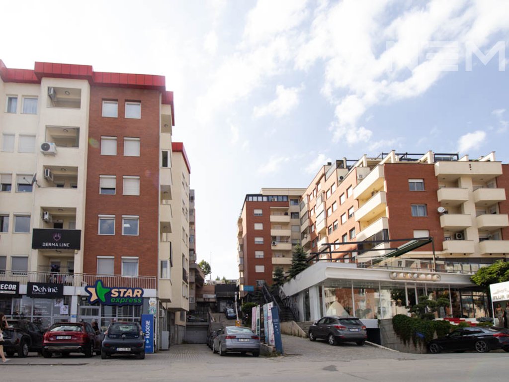 Zyre në shitje 60m² në Arbëri