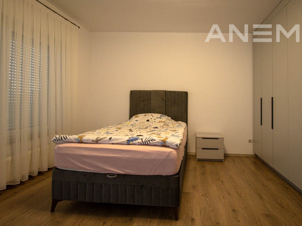 Shtëpi me dy hyrje në shitje 800m² në Veternik
