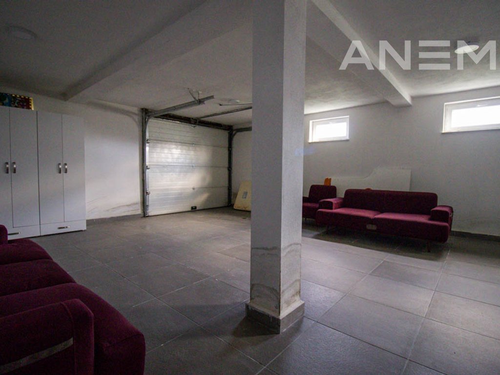 Shtëpi me dy hyrje në shitje 800m² në Veternik