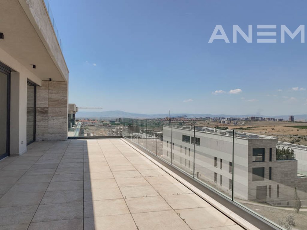 Terracier me qira me 3 dhoma gjumi në lagjen Marigona Hill
