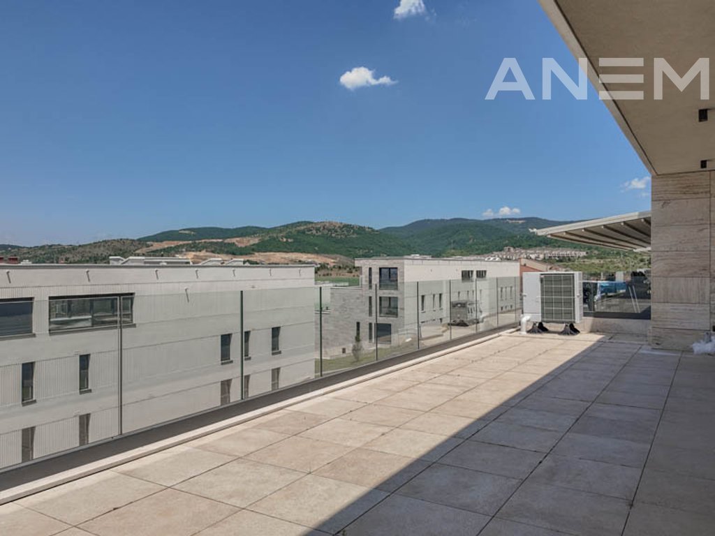 Terracier me qira me 3 dhoma gjumi në lagjen Marigona Hill