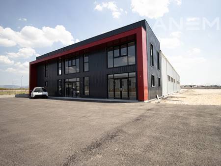 1100m² rental property in Upper Miradi