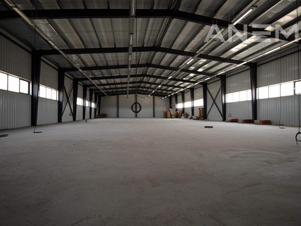 Objekt me qira 1100m² në Miradi e epërme