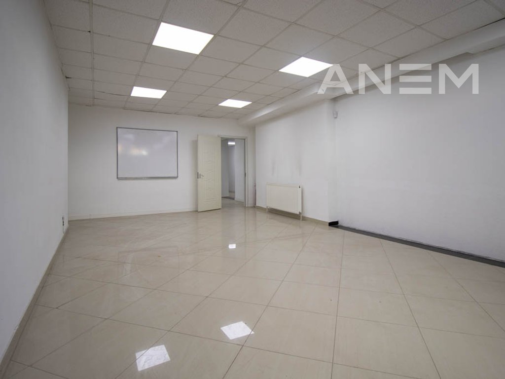Lokal me qira 160m² në lagjen Lakrishtë2