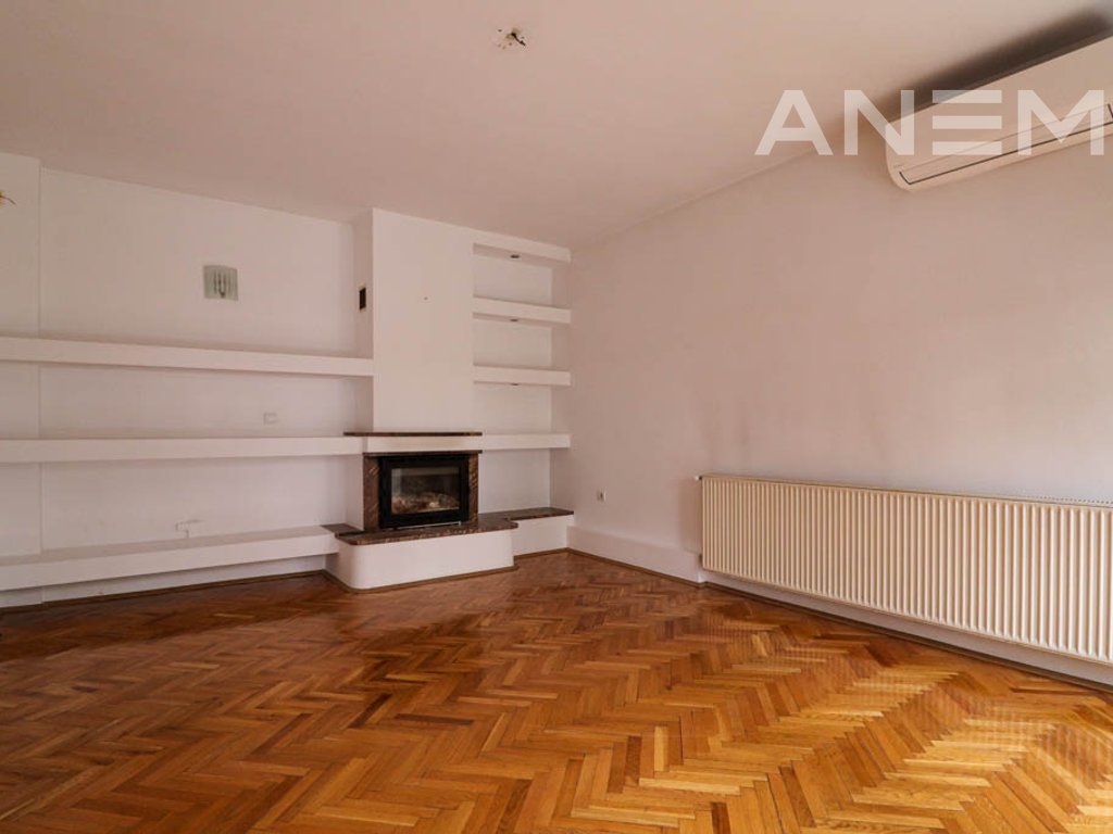 7-bedroom house for rent in the Arberia neighborhood3