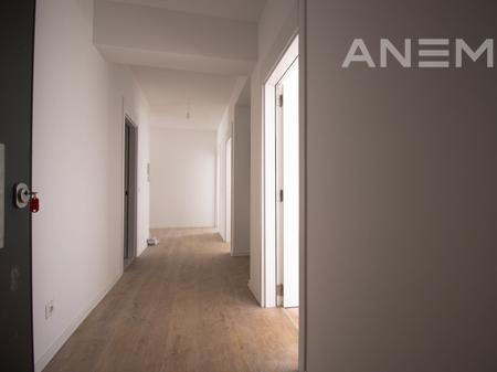Banesë/ Zyre me qira me 3 hapësira në Veternik