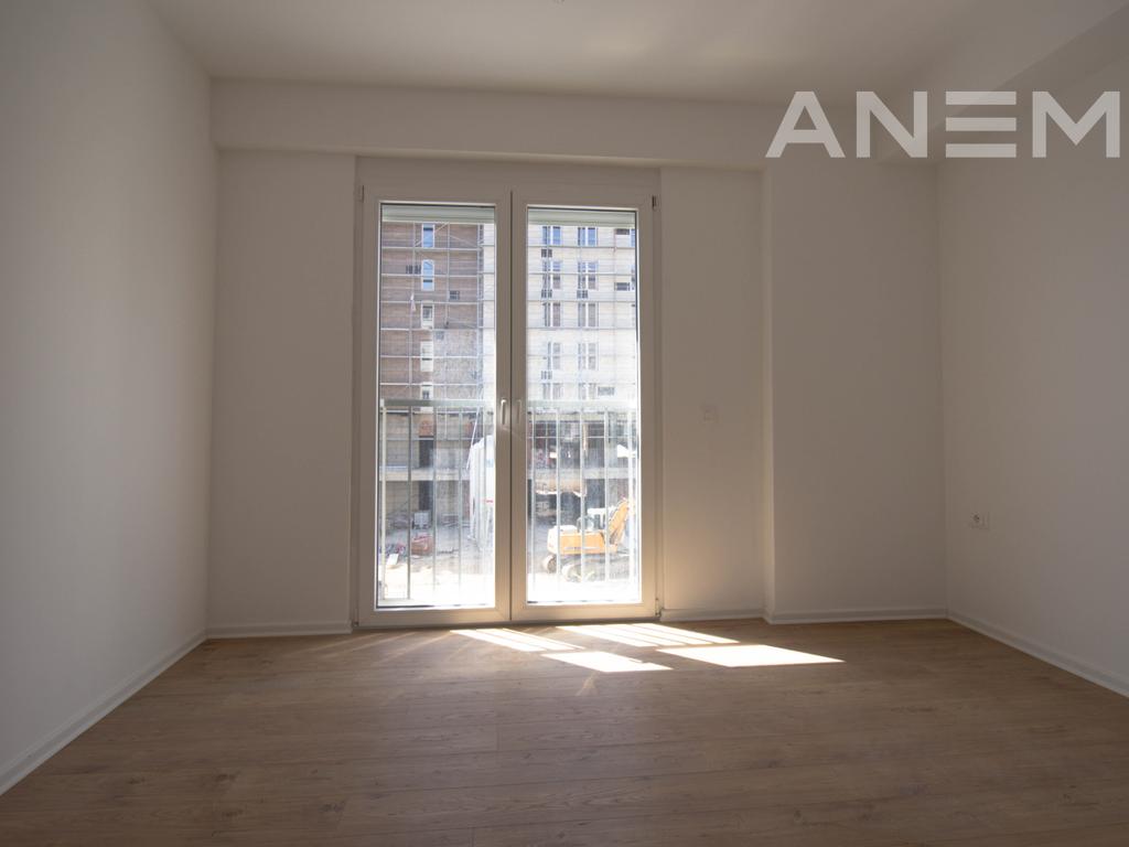 Banesë/ Zyre me qira me 3 hapësira në Veternik