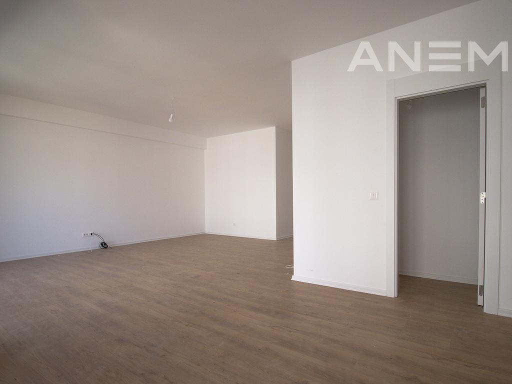 Banesë/ Zyre me qira me 3 hapësira në Veternik