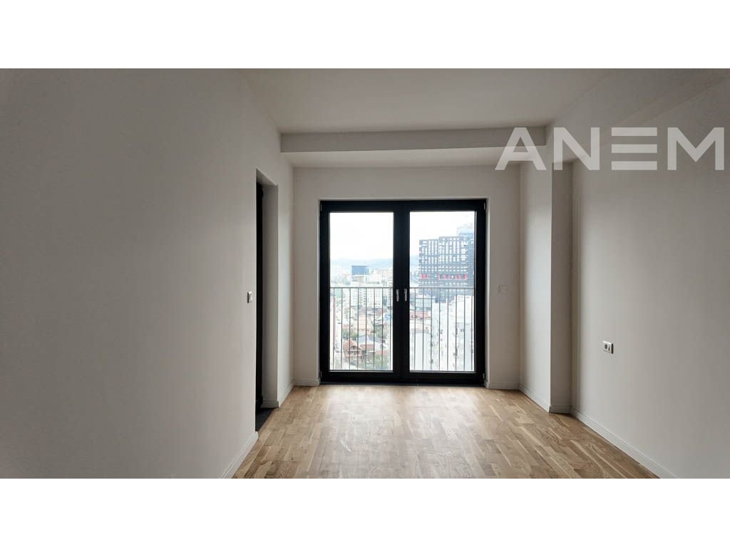 Zyre me qira 131m² në lagjen Lakrishtë4
