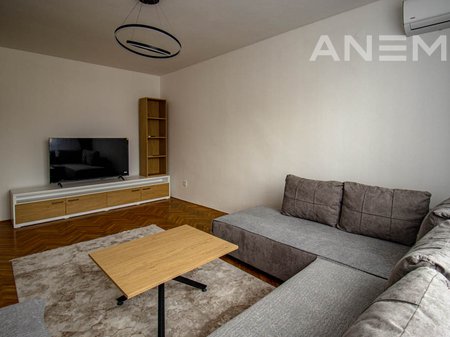 Banesë me qira me 1 dhomë gjumi në Aktash