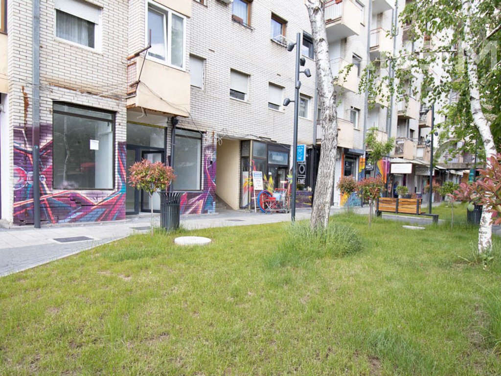 Commercial space for rent 45m² in Ulpiana neighborhood