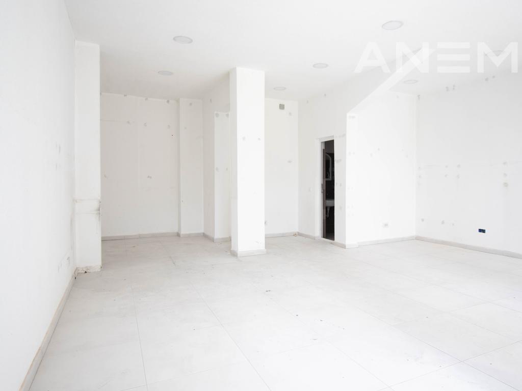 Commercial space for rent 45m² in Ulpiana neighborhood