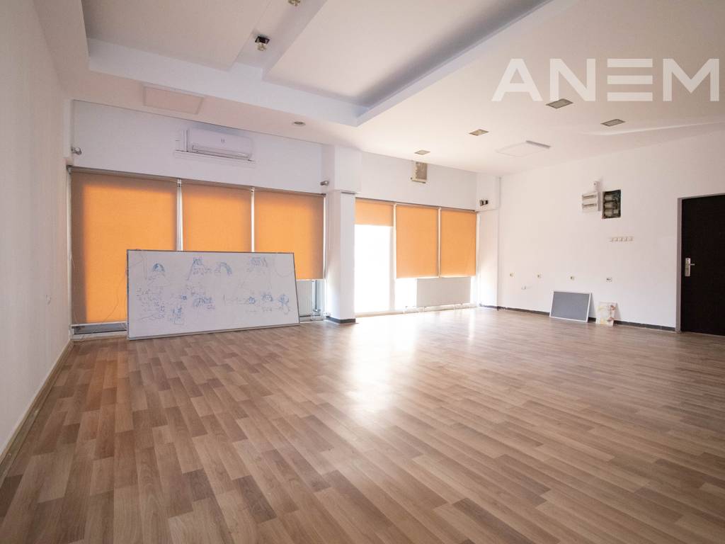 Lokal me qira 60m² në Qendër1