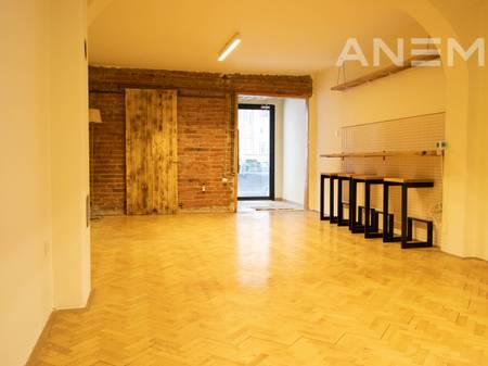 Commercial space for rent 160m2 in the Center