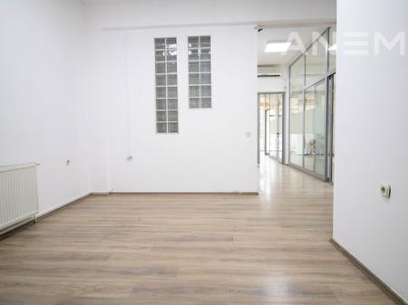 Commercial space for rent 150m² in the Center