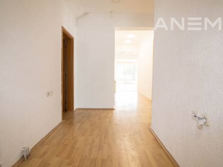 Lokal me qira 150m² në Qendër