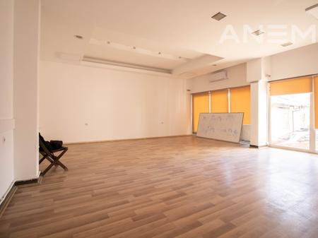 Lokal me qira 60m² në Qendër