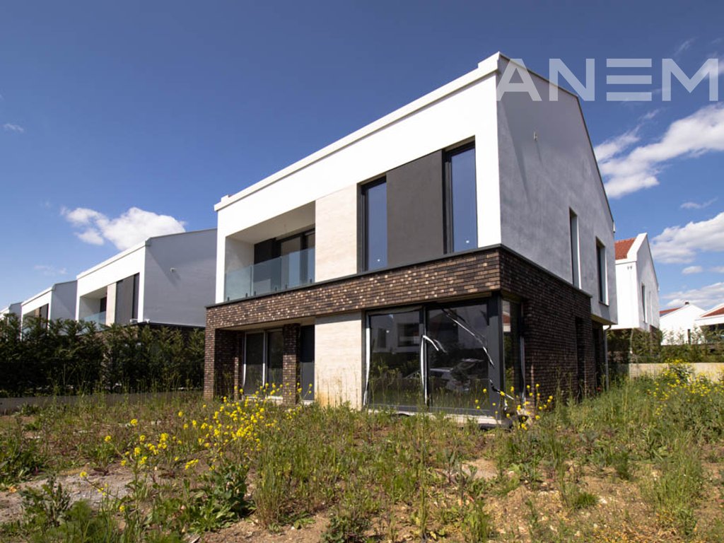 Shtëpi në shitje 445m² në lagjen Qendresa Home