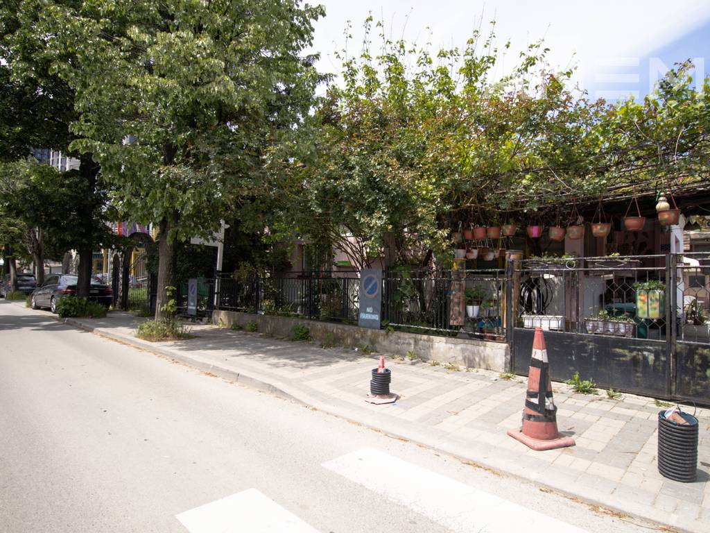 Shtëpi në shitje 100m² në Qendër - në lagjën Pejton