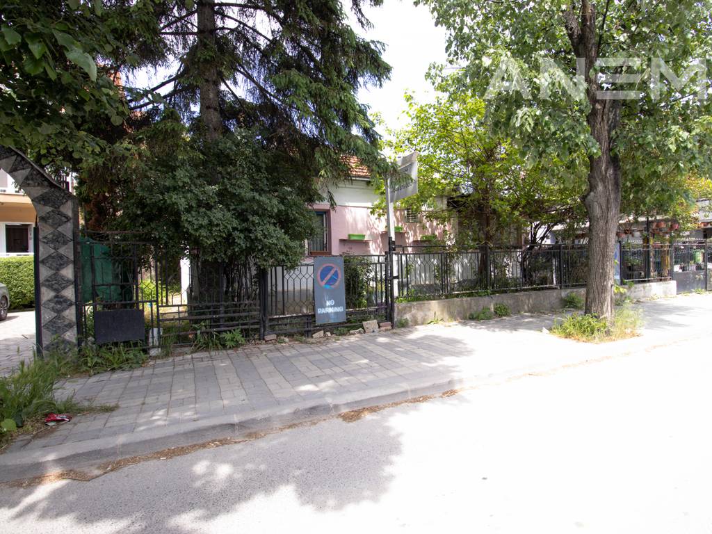 Shtëpi në shitje 100m² në Qendër - në lagjën Pejton