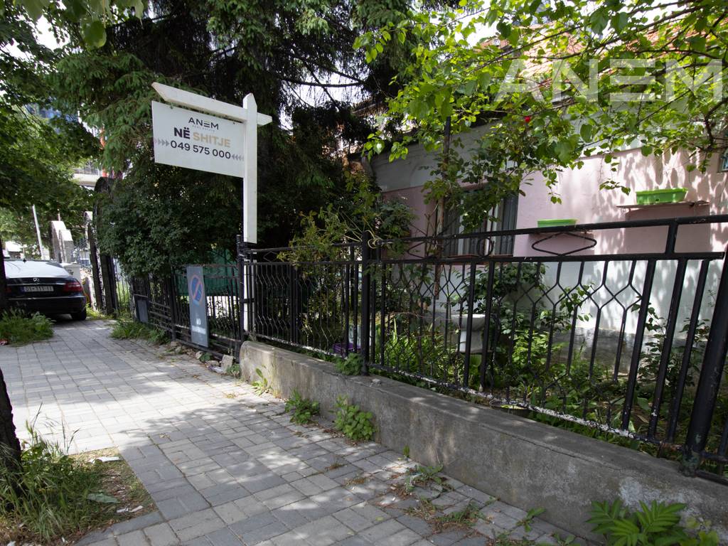 Shtëpi në shitje 100m² në Qendër - në lagjën Pejton
